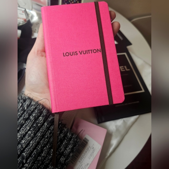 Louis Vuitton Pink Monogram Small Notebook! - Picture 2 of 11
